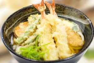 Bol de nouilles udon avec tempura