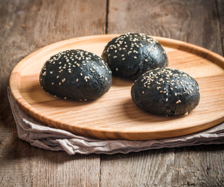 Pain au charbon végétal de bambou et sésame