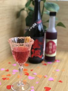 Cocktail e Saint Valentin saké kinpa, sirop de shiso et gin
