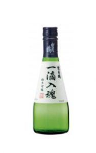 bouteille de saké ittekinyukon sur fond blanc
