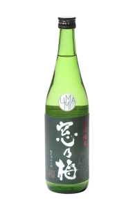 une bouteille de saké Madonoume Tokubetsu Junmai
