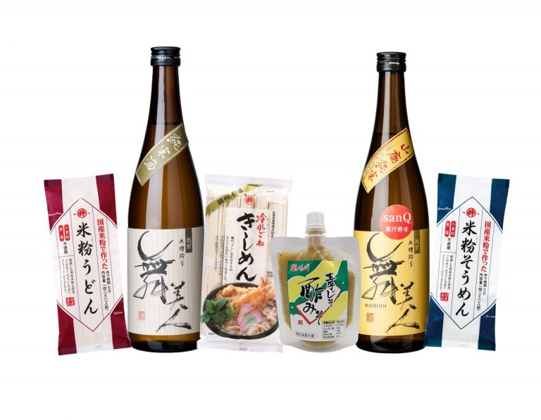 packshot de produits japonais sur fond blanc