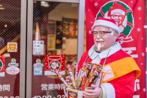 Mascotte KFC aux couleurs de Noël au Japon
