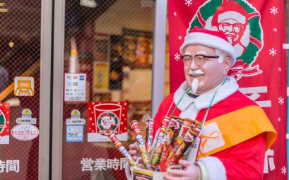 Mascotte KFC aux couleurs de Noël au Japon