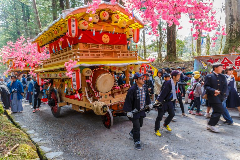 char du yayoi matsuri à nikko au japon