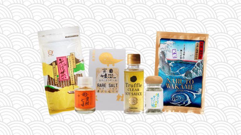 produits japonais packshot sur fond de vague