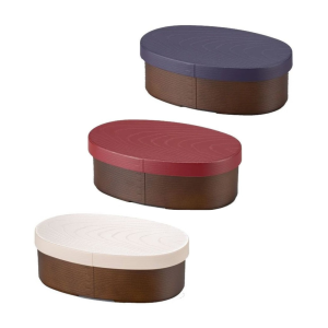 Trois boîtes à bento de formes ovales avec trois couvercles de couleurs : violet, rouge et blanc